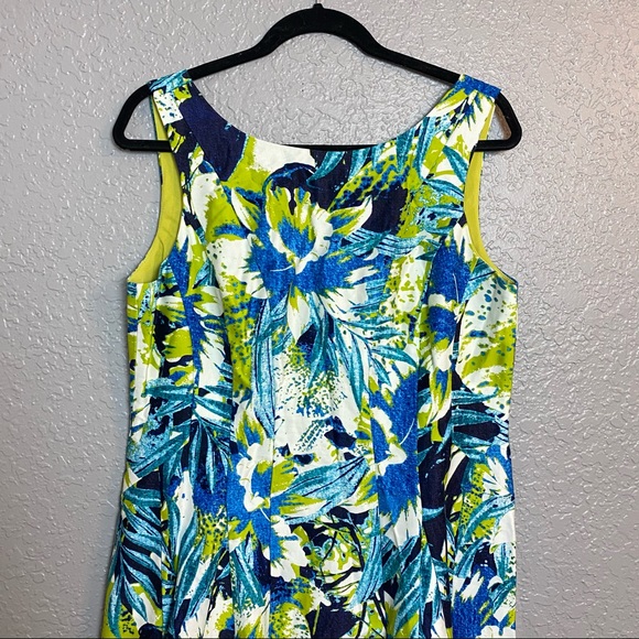 NINE WEST FLORAL HIGH NECK DRESS {12} - Picture 2 of 8
